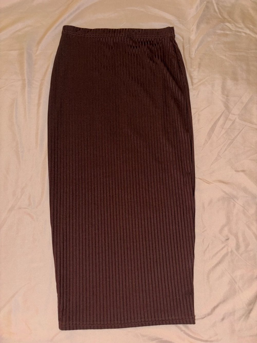 PrettyLittleThing Ribbed Pencil Midi Skirt in Burgundy